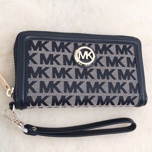 NEW Michael Kors Fulton Zippered Wallet/Phone Case